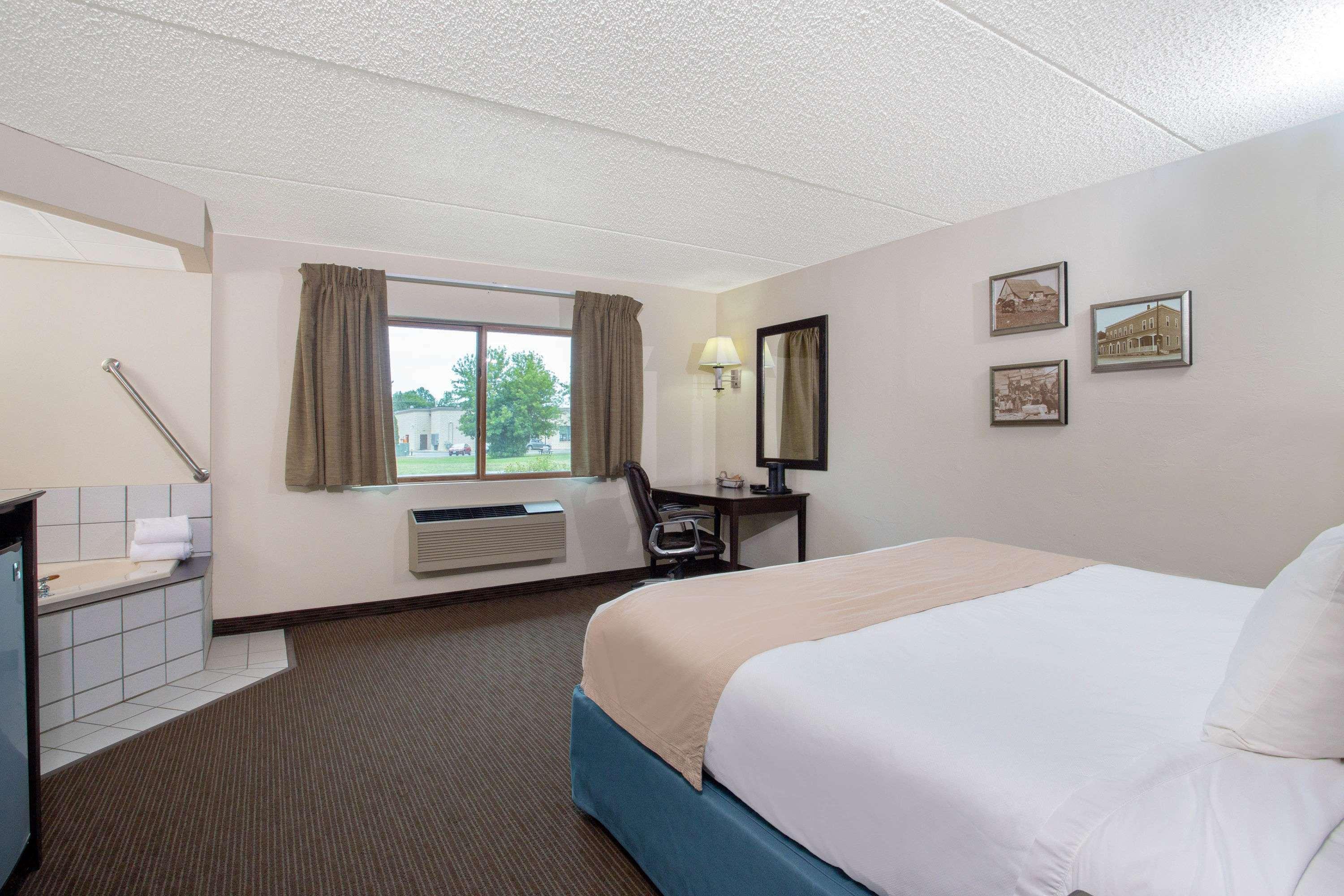 Americinn By Wyndham Green Bay West Экстерьер фото
