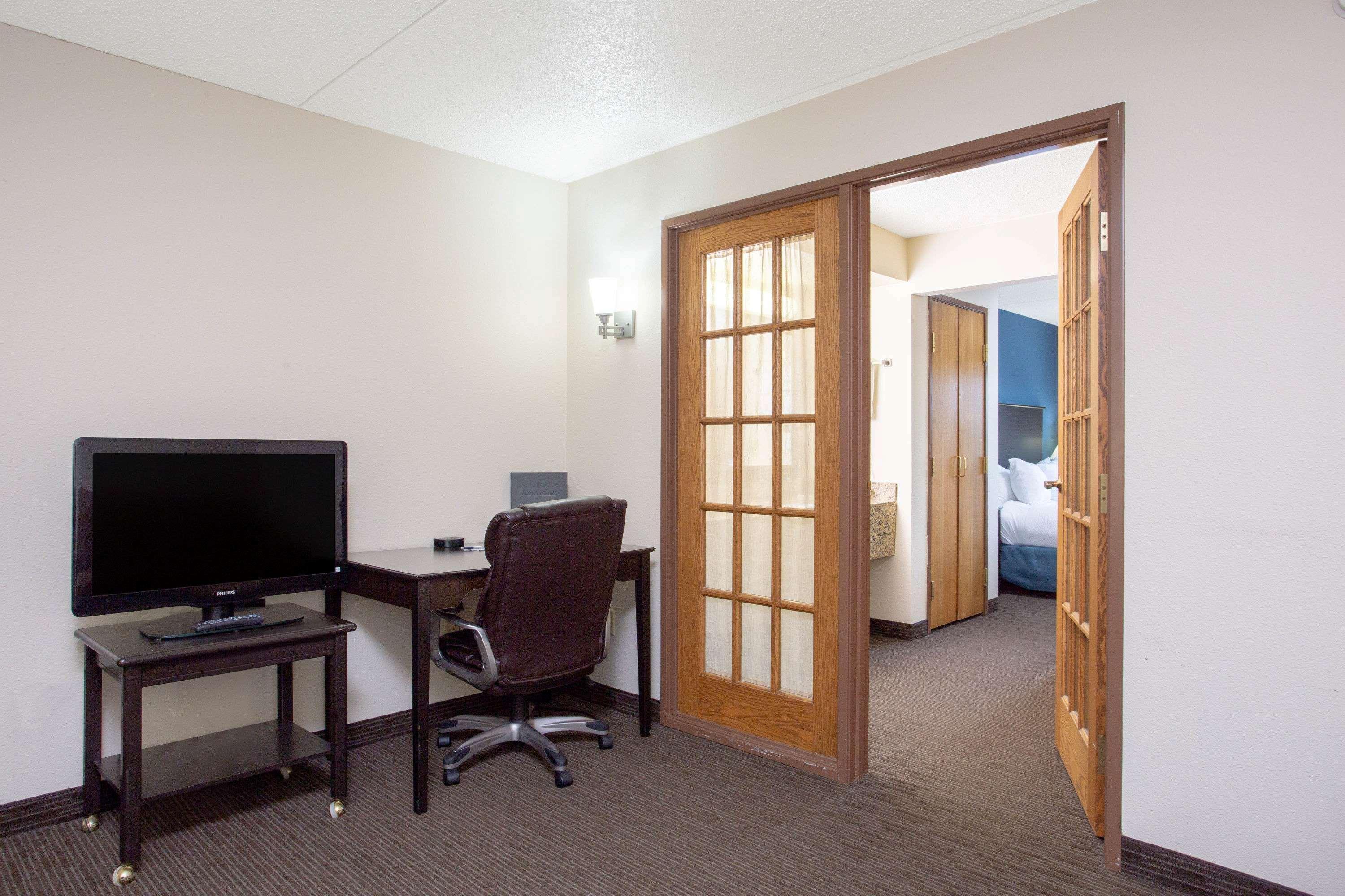 Americinn By Wyndham Green Bay West Экстерьер фото
