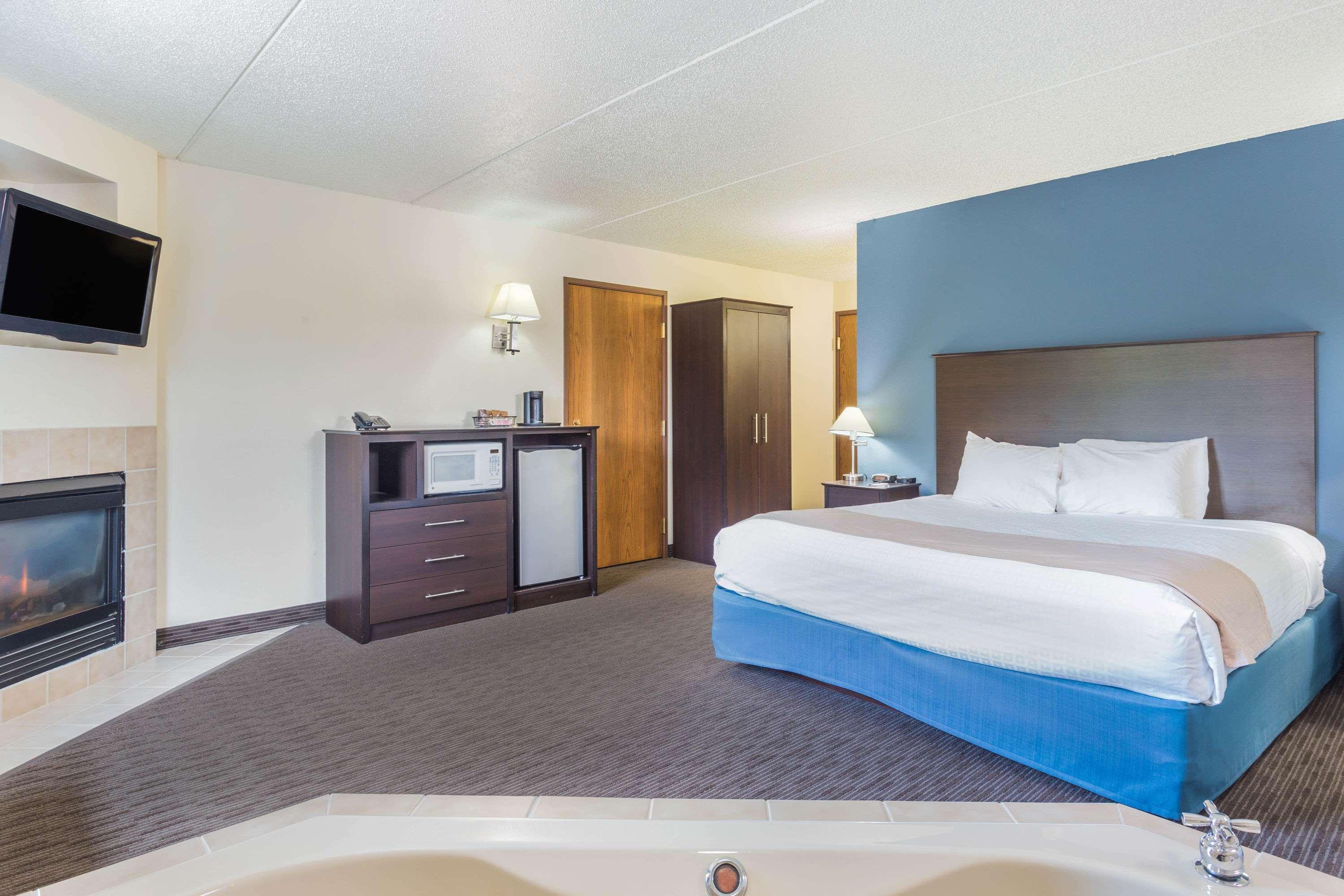 Americinn By Wyndham Green Bay West Экстерьер фото