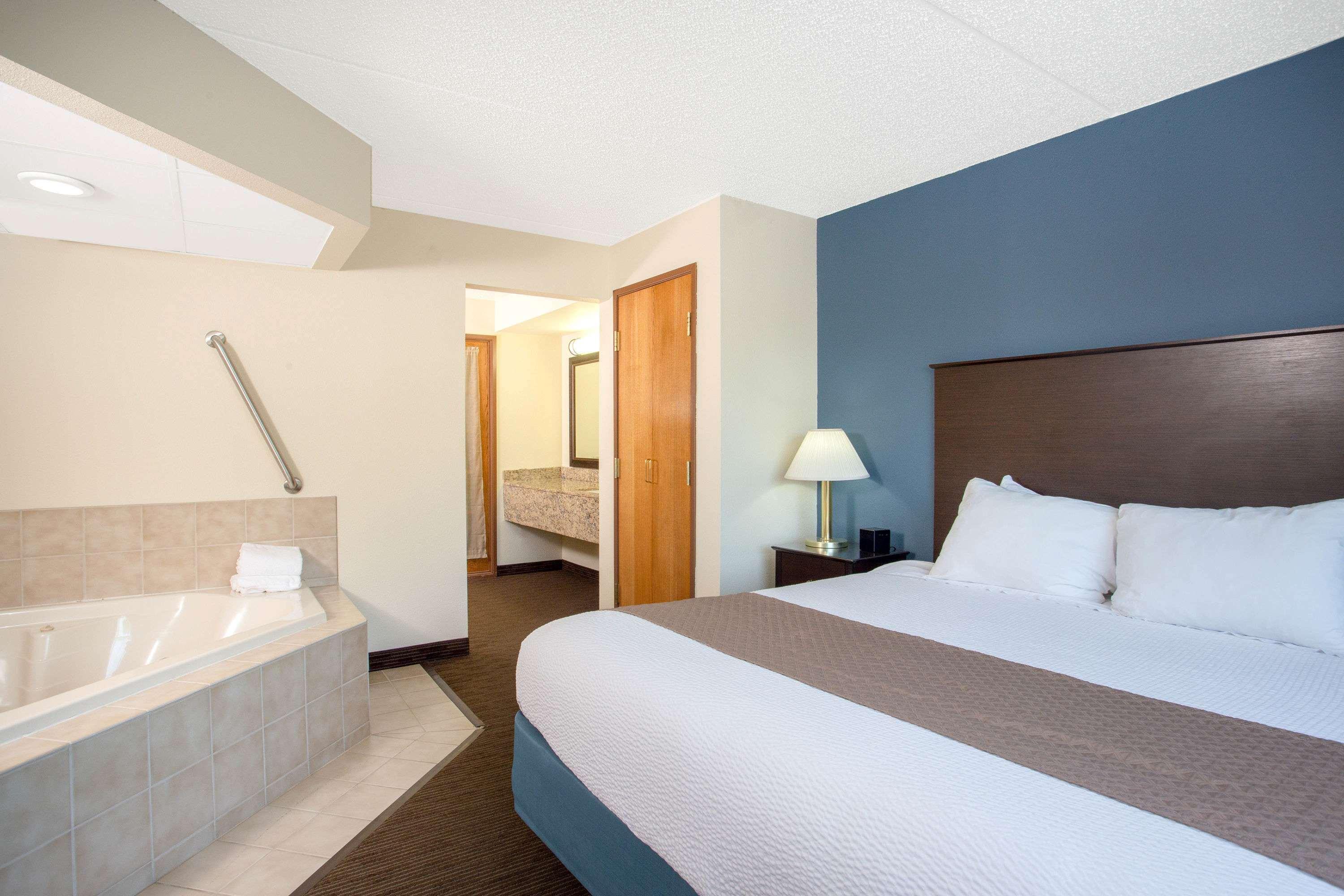 Americinn By Wyndham Green Bay West Экстерьер фото